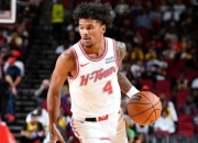 格林复出首战，湖人状态火爆，引发争议成为焦点！